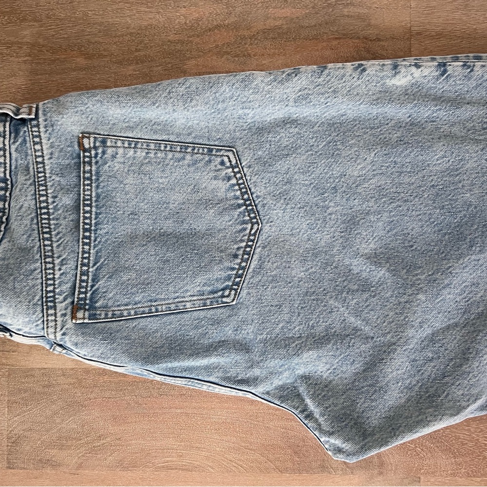 Abercrombie & Fitch Women’s Curve Love Light Denim Jeans - Picture 3 of 7